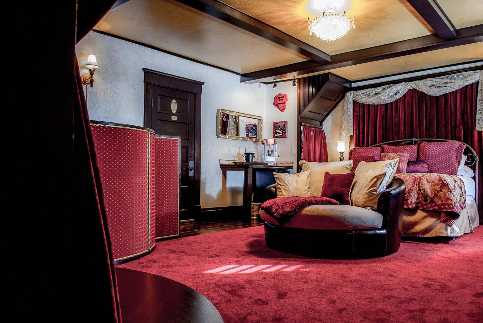 The Anniversary Inn - Лоуган Екстериор снимка